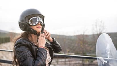 Helmet Wearing Tips : हेलमेट पहनते समय रखें सावधानी, छोटी-छोटी गलतियां पड़ सकती है भारी