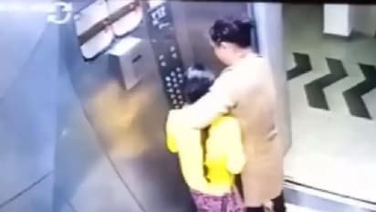 லிப்டில் வேலைக்கார பெண்ணை தலைமுடியை பிடித்து வலுக்கட்டாயமாக இழுத்து செல்லும் வீட்டின் உரிமையாளர்.!