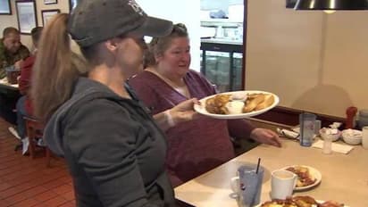 ഫ്ലോറിഡയിൽ റസ്റ്റോറൻറ് ജീവനക്കാരിക്ക് ടിപ്പായി കിട്ടിയത് ഏകദേശം ഒരുലക്ഷം രൂപ!