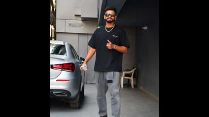 ஷிகர் தவானின் மொபைல் போனை ஆட்டைய போட்டு டான்ஸ் ஆடிய ஷ்ரேயாஸ் ஐயர்!