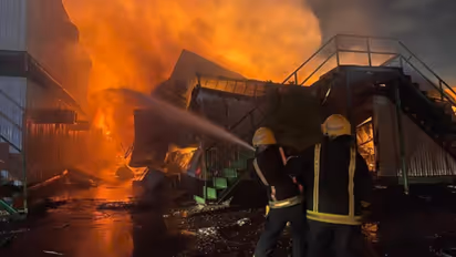 நாமக்கல்லில் வீட்டில் பதுக்கி வைத்திருந்த பட்டாசுகள் வெடித்து விபத்து! 4 பேர் உடல்சிதறி பலி! 5 பேர் படுகாயம்.!