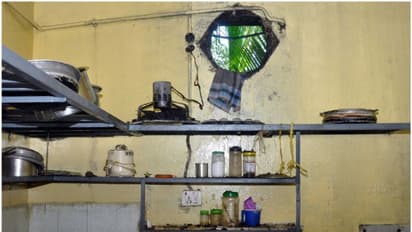 ബസ് സ്റ്റാൻഡിനുള്ളിലെ ഭക്ഷണശാലയിൽ മോഷണം; നാല്പ്പതിനായിരം രൂപ നഷ്ടപ്പെട്ടു