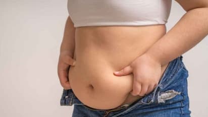 വയറിലെ കൊഴുപ്പാണോ പ്രശ്നം? ഒഴിവാക്കാന് കഴിക്കാം ഈ എട്ട് പഴങ്ങള്...