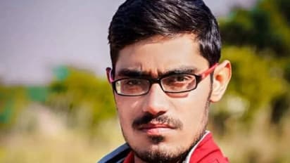 देश के फेमस यूट्यूबर को सांप ने काटा: हर महीने कमाते हैं 11 करोड़, लाखों लोग देखते हैं उनके वीडियो