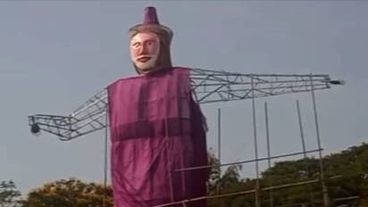 ഭീമൻ പാപ്പാഞ്ഞിക്ക് മോദിയുടെ ഛായയെന്ന് ആരോപണം, കത്തിക്കാൻ അനുവദിക്കില്ലെന്ന് ബിജെപി പ്രവർത്തകർ, പ്രതിഷേധം