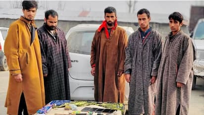 കളിത്തോക്കും വ്യാജ വാക്കിടോക്കികളുമായി കശ്മീരില് 'ഭീകര സംഘം' പിടിയില്, ലക്ഷ്യം കവര്ച്ച!