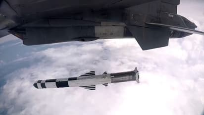 బ్రహ్మోస్ క్షిపణి ఎక్స్టెండెడ్ రేంజ్ వెర్షన్ ప్రయోగం విజయవంతం.. 400 కి.మీ. లక్ష్యాన్ని చేరుకున్న క్షిపణి.