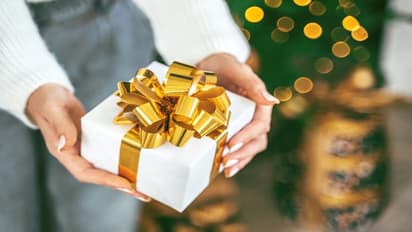 ಹೊಸ ವರ್ಷದ ಗಿಫ್ಟ್ ಜೊತೆ ಗೆಳತಿ ಗೆಳತಿ ಭೇಟಿಯಾಗಲು ಬಂದವನ ಕಂಬಕ್ಕೆ ಕಟ್ಟಿ ಹಾಕಿ ಹಲ್ಲೆ!