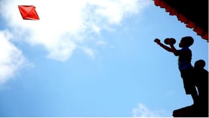 पतंग उड़ाते समय दर्दनाक हादसा, माता-पिता के सामने ही बच्चे की तीसरी मंजिल से गिरकर मौत