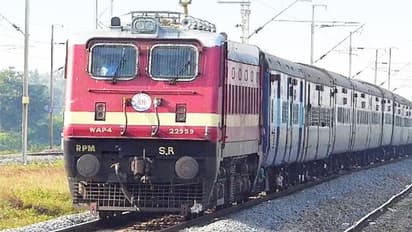 ഓടുന്ന ട്രെയിനിൽ നിന്നും സഹയാത്രികൻ തള്ളിയിട്ടു, കോഴിക്കോട്ട് ചികിത്സയിലായിരുന്ന യുപി സ്വദേശി മരിച്ചു 