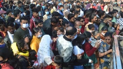 फेल व्यवस्थाएं: ताज का दीदार करने पहुंचे 35 हजार से अधिक सैलानी, लाइन में दबे बच्चे और महिलाओं की निकली चीख