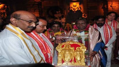 యాదాద్రి లక్ష్మీనరసింహస్వామి ఆలయంలో రాష్ట్రపతి ముర్ము పూజలు