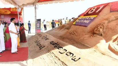 பெண்கள் பாதுகாப்பு; விழிப்புணர்வு மணல் சிற்பத்தை பார்வையிட்ட முதல்வர் ஸ்டாலின்