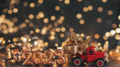 Happy New Year 2023 Wishes:नए साल पर दोस्तों, रिश्तेदारों को इन मोटिवेशनल कोट्स के जरिए बोले-हैप्पी न्यू ईयर