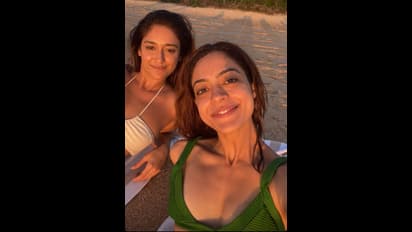 బికినీలో ఒరిజినల్ అందాలు ఆవిష్కరించిన ఇలియానా.. గోవా బ్యూటీ హాట్‌ డోస్‌ అదిరిపోలా.. ఫ్యాన్స్‌ కి ట్రీట్‌