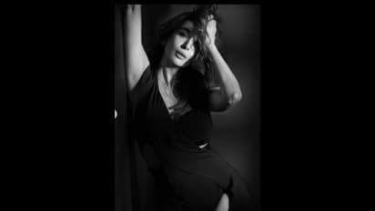 బ్రా అందాలతో మలైకా విధ్వంసం, ఏమి స్ట్రక్చర్ బాబోయ్.. 49 ఏళ్ల వయసులో రెండో పెళ్ళికి గ్రీన్ సిగ్నల్.. 