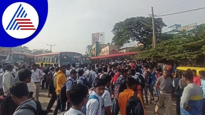 Bagalkote: ಬಸ್ ಇಲ್ಲದೇ ಪರದಾಡುತ್ತಿರುವ ವಿದ್ಯಾರ್ಥಿಗಳು