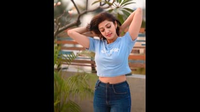 వామ్మో.. ఏం తింటున్నావు ప్రణీత.. టైట్ జీన్స్, వైట్ టాప్ మధ్యలో నడుము సొగసు అదుర్స్ 