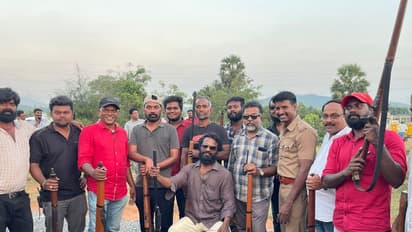 கதாநாயகனாக வெற்றி கண்ட சூரி..! விடுதலை படத்தின் முதல் நாள் வசூல் எத்தனை கோடி தெரியுமா?