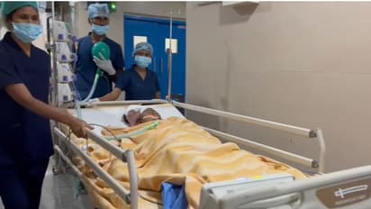 சாலை விபத்தில் மூளைச்சாவு அடைந்த பெண்.. துயரத்திலும் தாயின் உடல் உறுப்புகள் தானம் செய்ய முன்வந்த மகள்கள்..!