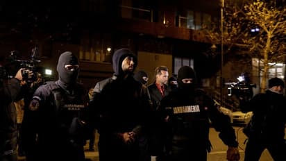 பெண்களை மிரட்டி ஆபாச வீடியோ எடுத்த கும்பல்: பீட்சா டப்பாவை வைத்துப் பிடித்த போலீஸ்!