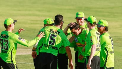 BBL: சீட்டுக்கட்டாய் சரிந்த ஹோபர்ட் ஹரிகேன்ஸ் பேட்டிங்  ஆர்டர்..! சிட்னி தண்டர் மாபெரும் வெற்றி 