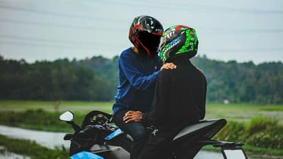 காதலனுடன் ஊர் சுற்றுவதற்காக தாயிடம் கடத்தல் நாடகம்; தலையில் தட்டி அனுப்பிய காவல்துறை