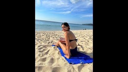 బీచ్ లో ‘లైగర్’ బ్యూటీ రచ్చ.. టూపీస్ బికినీలో అనన్య పాండే బ్లాస్టింగ్ అందాలు.. ఇయర్ ఎండ్ ట్రీట్!