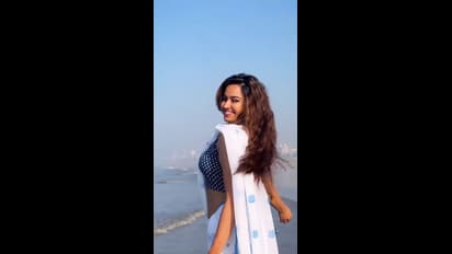 ఉప్పొంగుతున్న పరువాలతో రంగస్థలం బ్యూటీ న్యూ ఇయర్ ట్రీట్.. సాగర తీరంలో పూజిత హాట్ షో 