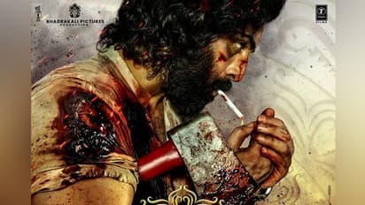 मुंह में सिगरेट, हाथ में कुल्हाड़ी, बढ़ी दाढ़ी, सामने आया रणबीर कपूर का Animal से खूंखार Look