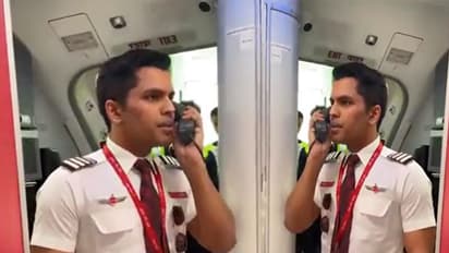 తాను నడిపే విమానంలో... తల్లి, కొడుకు... ఆనందంలో పైలెట్...!