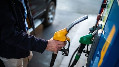 ഇന്ധനത്തിന്റെ പണം കിട്ടുന്നില്ല, പമ്പുടമകൾ കടുപ്പിക്കുന്നു; ജനുവരി മുതൽ സര്ക്കാര് വാഹനങ്ങള്ക്ക് ഇന്ധനമില്ല