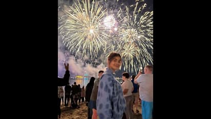 బుట్టబొమ్మ న్యూ ఇయర్ సెలబ్రేషన్స్.. టపాసుల కాంతుల్లో మెరిసిపోతున్న పూజాహెగ్దే!