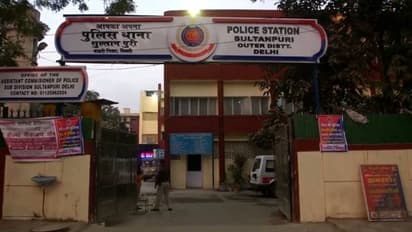 ദില്ലിയെ നടുക്കി കൊലപാതകം, യുവതിയെ കിലോമീറ്ററുകൾ കാറിൽ വലിച്ചിഴച്ചു, 5 യുവാക്കൾ അറസ്റ്റിൽ