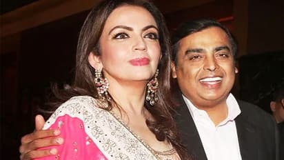 ಅಂಬಾನಿ ಮನೆಯಲ್ಲಿದ್ದಾರೆ 600 ಕೆಲಸಗಾರರು, ಹೈಲಿ ಎಜುಕೇಟೆಡ್ ಆಗಿರೋ ಇವ್ರ ಸ್ಯಾಲರಿ ಎಷ್ಟ್‌ ಗೊತ್ತಾ?