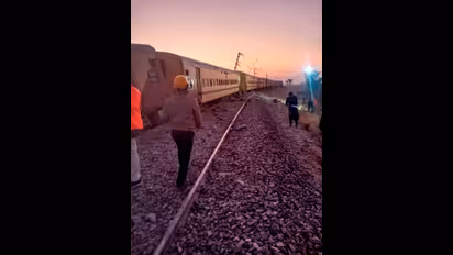 రాజస్థాన్లో పట్టాలు తప్పిన ప్యాసింజర్ రైలు.. పలువురికి గాయాలు