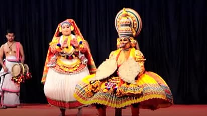 'സഖിമാരെ നമുക്ക്...'; ദമയന്തിയായി അരങ്ങിന് ജീവന് നല്കി കളക്ടര്; കണ്ണിമവെട്ടാതെ ആസ്വദിച്ച് മറ്റൊരു കളക്ടര്