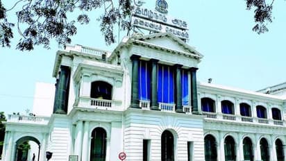 தமிழகத்தில் 2 ஐஏஎஸ் அதிகாரிகள் பணியிட மாற்றம்.. அதிரடி காட்டும் தலைமை செயலாளர்..!