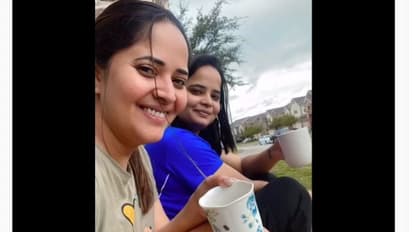 మేకప్ లేకుండా హాట్ యాంకర్ సర్ప్రైజ్.. ముద్దుల్లో మునిగి తేలుతున్న అనసూయ.. వాటి కోసం ఫ్యాన్స్ రిక్వెస్ట్