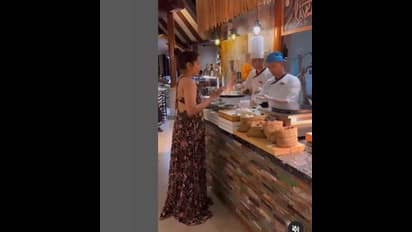 ఒంటరిగా పానీపూరీ పార్టీ చేసుకున్న `జబర్దస్త్` రష్మి.. బ్యాక్‌ మాత్రం అదిరిపోయింది..   