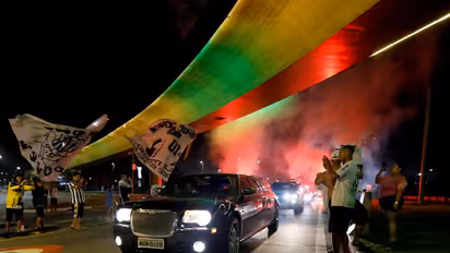 Fans greet Pele's hearse with fireworks ahead of 24-hour public wake