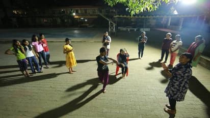 അവസാനവട്ട പരിശീലനം, ഉറങ്ങാതെ വേദിയുണരുന്നതും കാത്ത് വിദ്യാർത്ഥികൾ, ആദ്യമത്സരത്തിനിനി മണിക്കൂറുകൾ