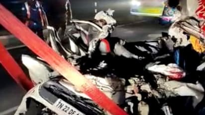 ஹாலிவுட் பட பாணியில் அடுத்தடுத்து மோதிய ஐந்து வாகனங்கள்.. ஒரே குடும்பத்தை சேர்ந்த 5 பேர் உயிரிழந்த பரிதாபம்.!