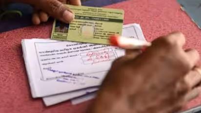 பொங்கல் பரிசு தொகுப்பு வழங்கும் திட்டத்தை தொடங்கி வைத்த மாவட்ட ஆட்சியர்