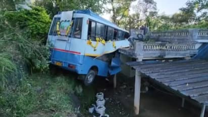 സംസ്ഥാനത്ത് രണ്ടിടത്ത് വാഹനാപകടം: ശബരിമല തീർത്ഥാടകരടക്കം 17 പേർക്ക് പരിക്ക്