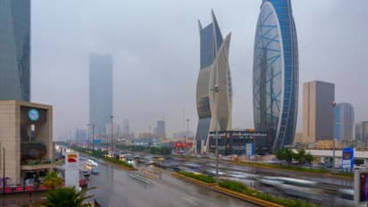 സൗദി അറേബ്യയില് ശക്തമായ മഴ തുടരുന്നു; റിയാദിലും വിദ്യാലയങ്ങൾക്ക് ഇന്ന് അവധി