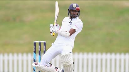 സ്വന്തം പേരിലുള്ള സ്റ്റേഡിയത്തില്‍ രഞ്ജിയില്‍ സെഞ്ചുറി; ചരിത്രനേട്ടവുമായി അഭിമന്യു ഈശ്വരന്‍