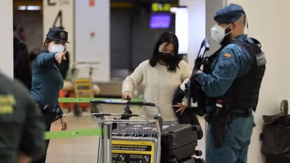 First batch of international tourists welcome in China after repeal of COVID-19 travel restrictions