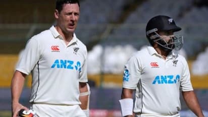 കിവീസിനെ അവസാന വിക്കറ്റില് അജാസ്- ഹെന്റി സഖ്യം 400 കടത്തി; മറുപടി ബാറ്റിംഗില് തിരിച്ചടിച്ച് പാകിസ്ഥാന്