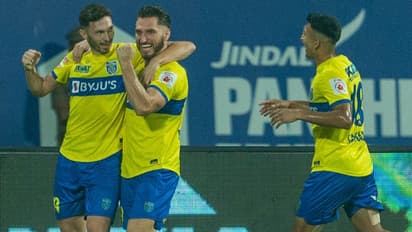 ഐഎസ്എല് ആധിപത്യം തുടര്ന്ന് ബ്ലാസ്റ്റേഴ്സ്; ജംഷഡ്പൂര് എഫ്സിക്കെതിരെ ആദ്യപാതിയില് മുന്നില്